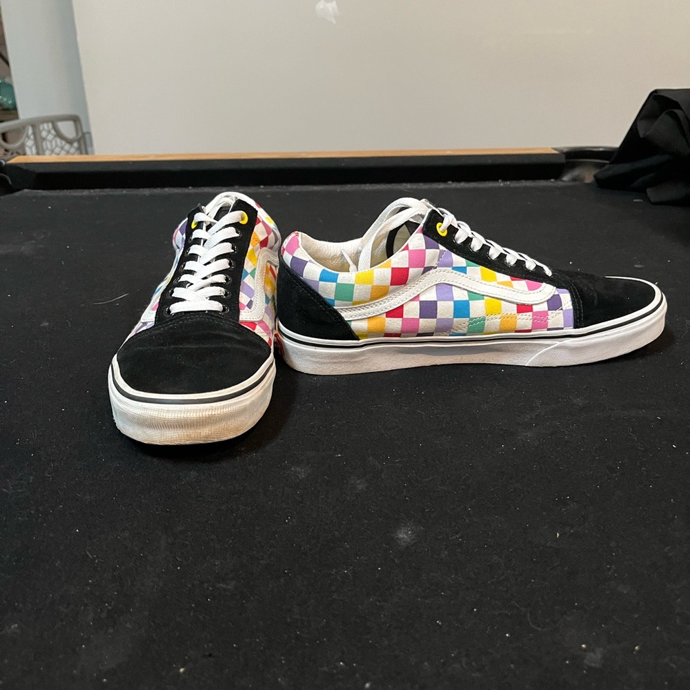 Vans “Old Skool” Rainbow Checkerboard